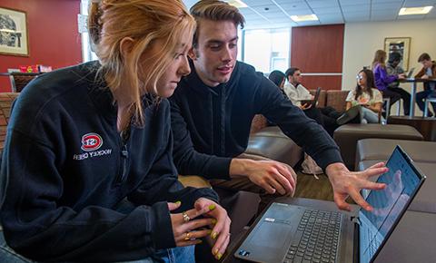 Students collaborate at St. Cloud State.